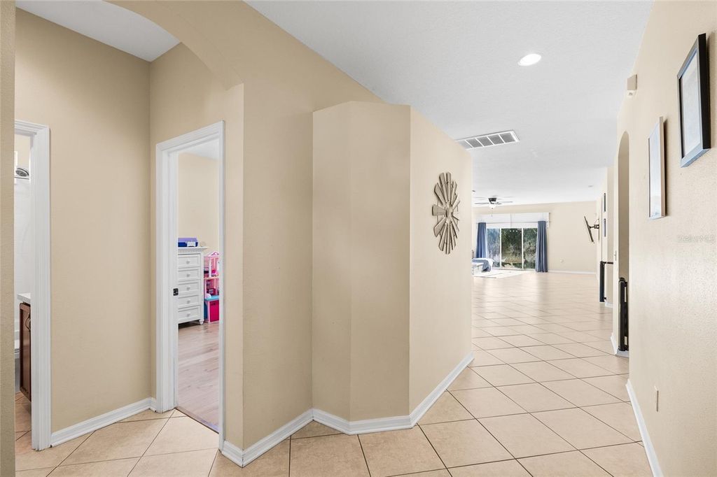 Photo of 427 Stone Briar Drive, Ruskin, FL 33570 (MLS # C7515128)