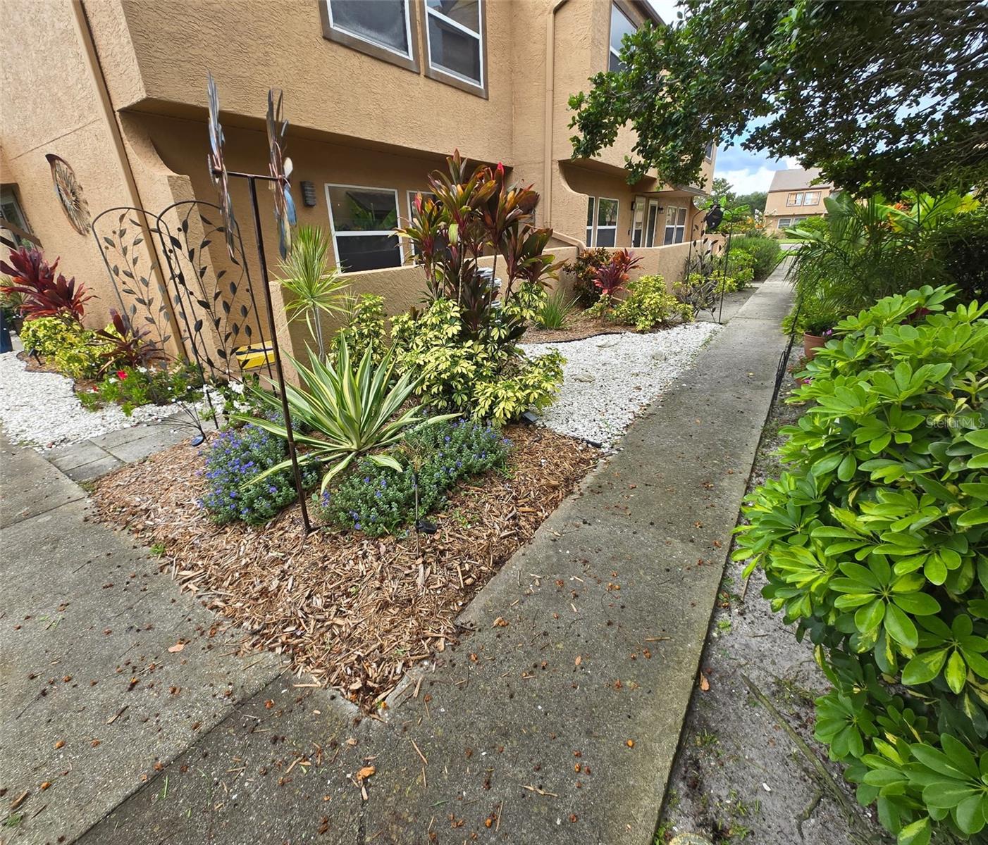 1880 CLEARBROOKE DRIVE