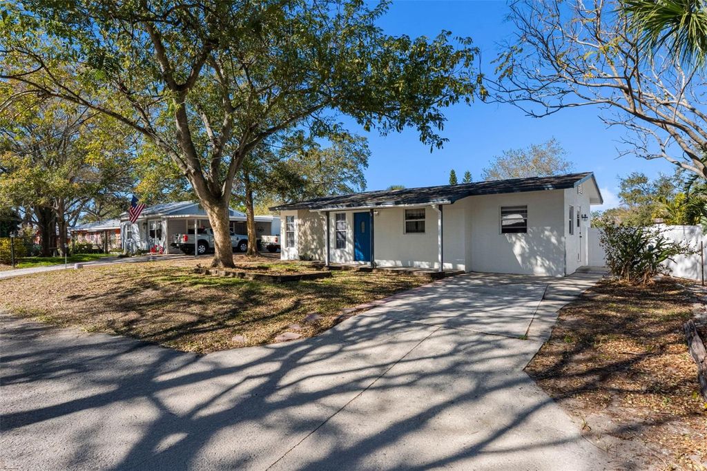 Photo of 1341 New York Avenue, Palm Harbor, FL 34683 (MLS # TB8475960)