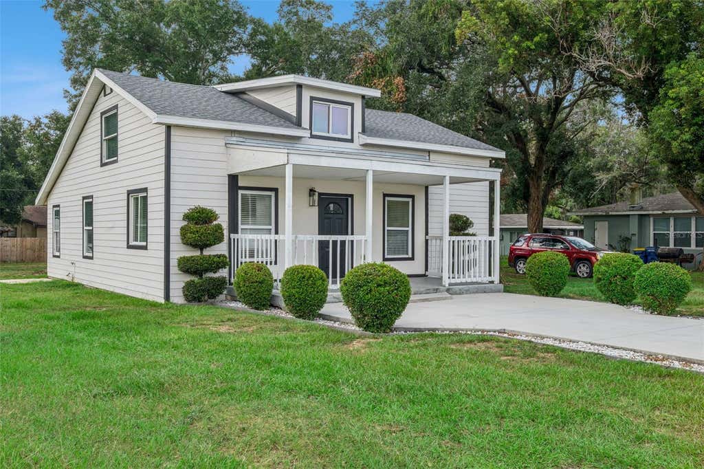 Photo of 306 S Disston Avenue, Minneola, FL 34715 (MLS # G5115651)