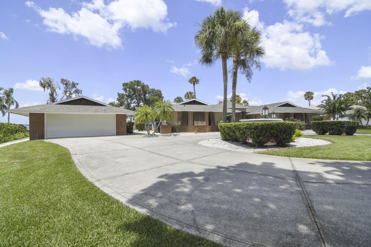 8035 LAKESIDE DRIVE