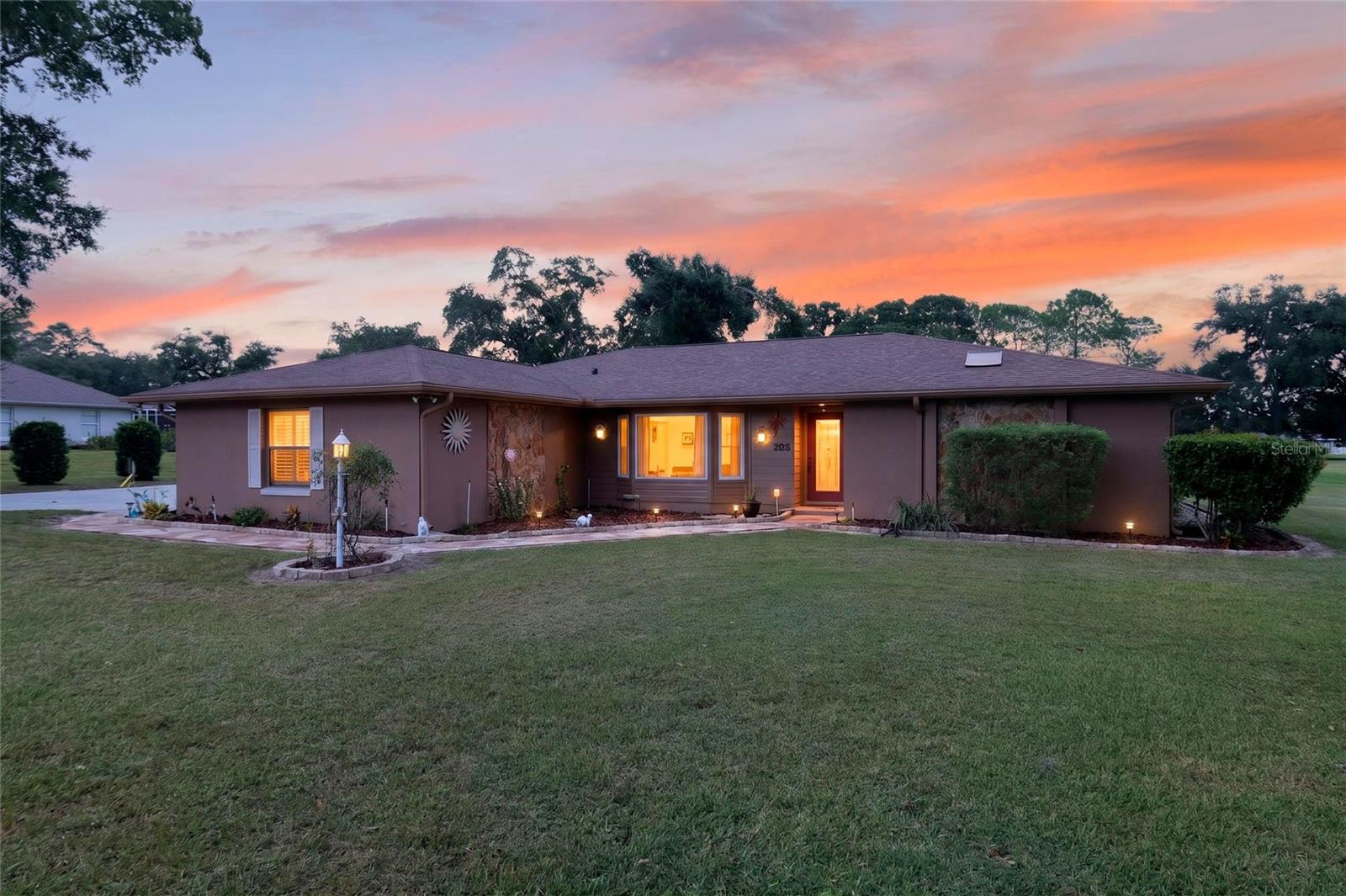 205 E FALCONRY COURT