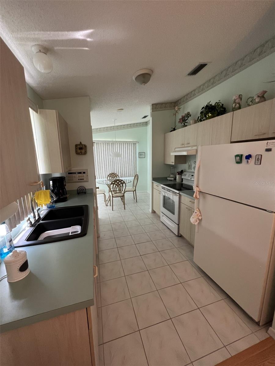 LADY LAKE ORANGE BLOSSOM GARDENS UNIT 14 - Residential