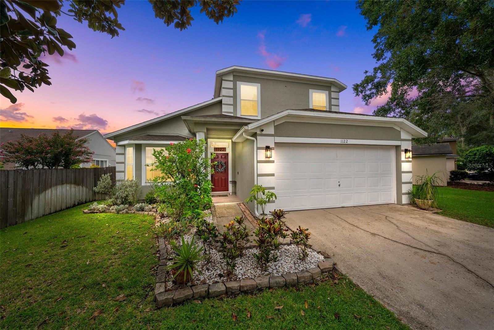 Welcome to this beautifully updated 4-bedroom, 2.5-bath home nestled in the sought-after Kingsbridge East neighborhood of Oviedo.
The moment you walk inside you will notice the high ceilings and open, thoughtfully designed layout. The heart of the home is a beautifully renovated kitchen that seamlessly opens to the living room and dining area—perfect for entertaining or cozy nights in. The primary suite is conveniently located on the main floor, ideal for ease and comfort. Elegant wall treatments throughout add a touch of sophistication and warmth to the ambiance.
Upstairs, you'll find three generously sized bedrooms and a full bath, providing ample space for family, guests, or a home office setup. The sellers are offering a $2,000 credit toward new flooring in the living room, giving buyers the opportunity to personalize the space to their taste.
With a spacious 2-car garage and a fully fenced backyard, this residence offers the perfect blend of privacy, functionality, and charm.
Located minutes from top-rated schools, parks, shopping, and dining, this home combines convenience with community charm. Don’t miss your chance to own in one of Oviedo’s most desirable neighborhoods. Schedule your private showing today and envision your future in Kingsbridge East.