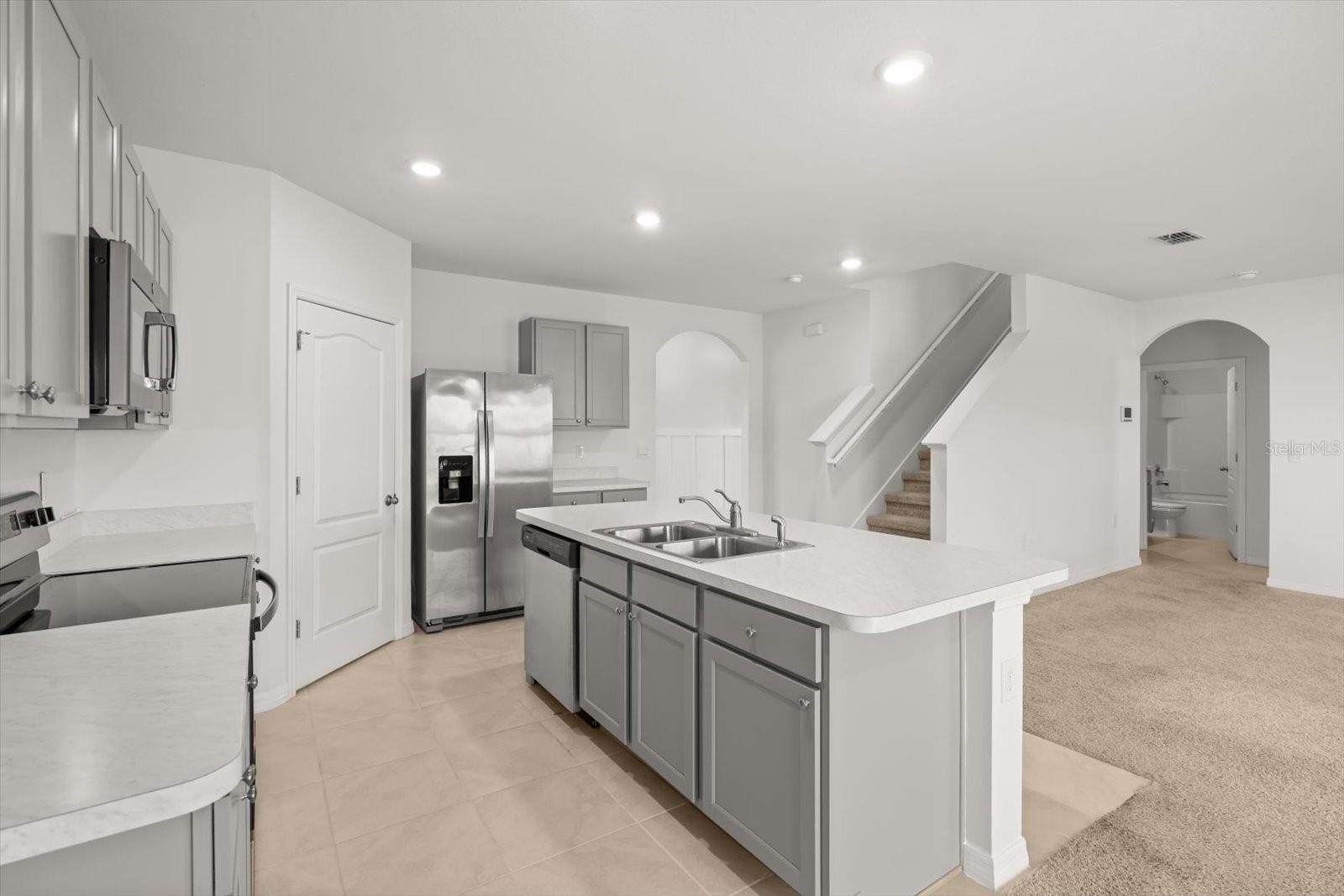 WOODBRIDGE LKS/EDGEWATER - Residential