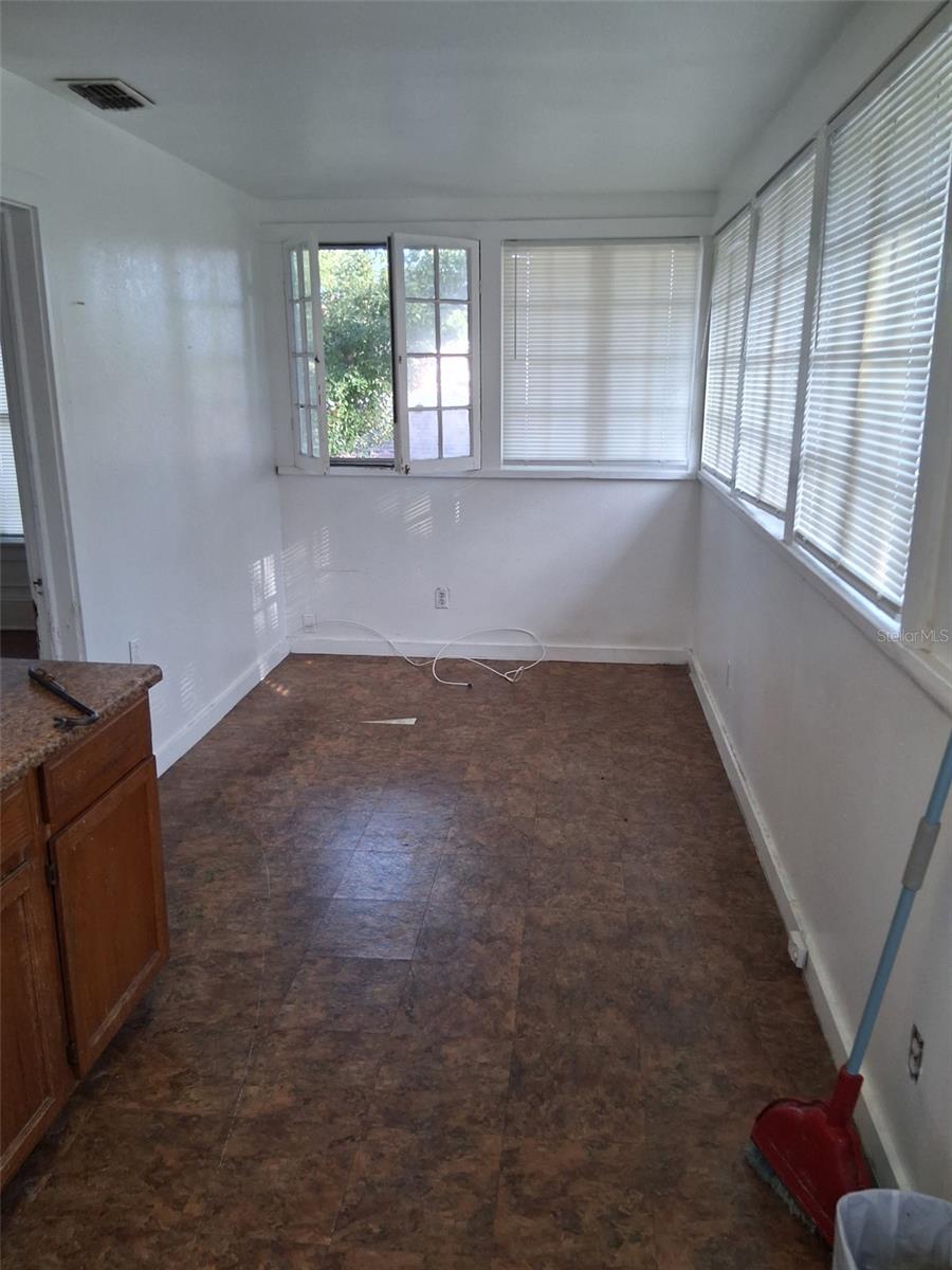 EOLA PARK HEIGHTS - Residential Lease