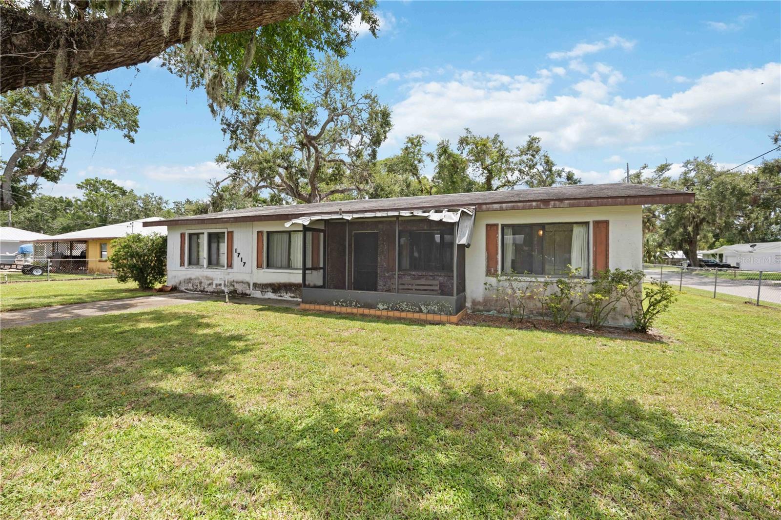 1717 8TH STREET W