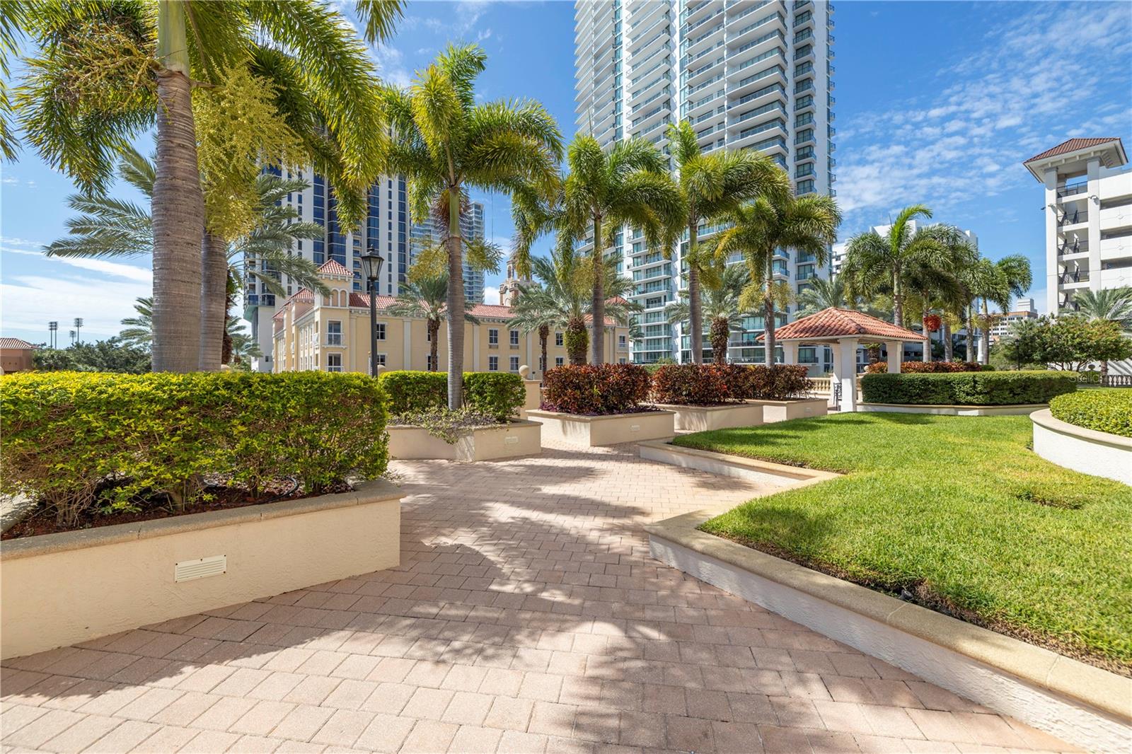 FLORENCIA CONDO - Residential