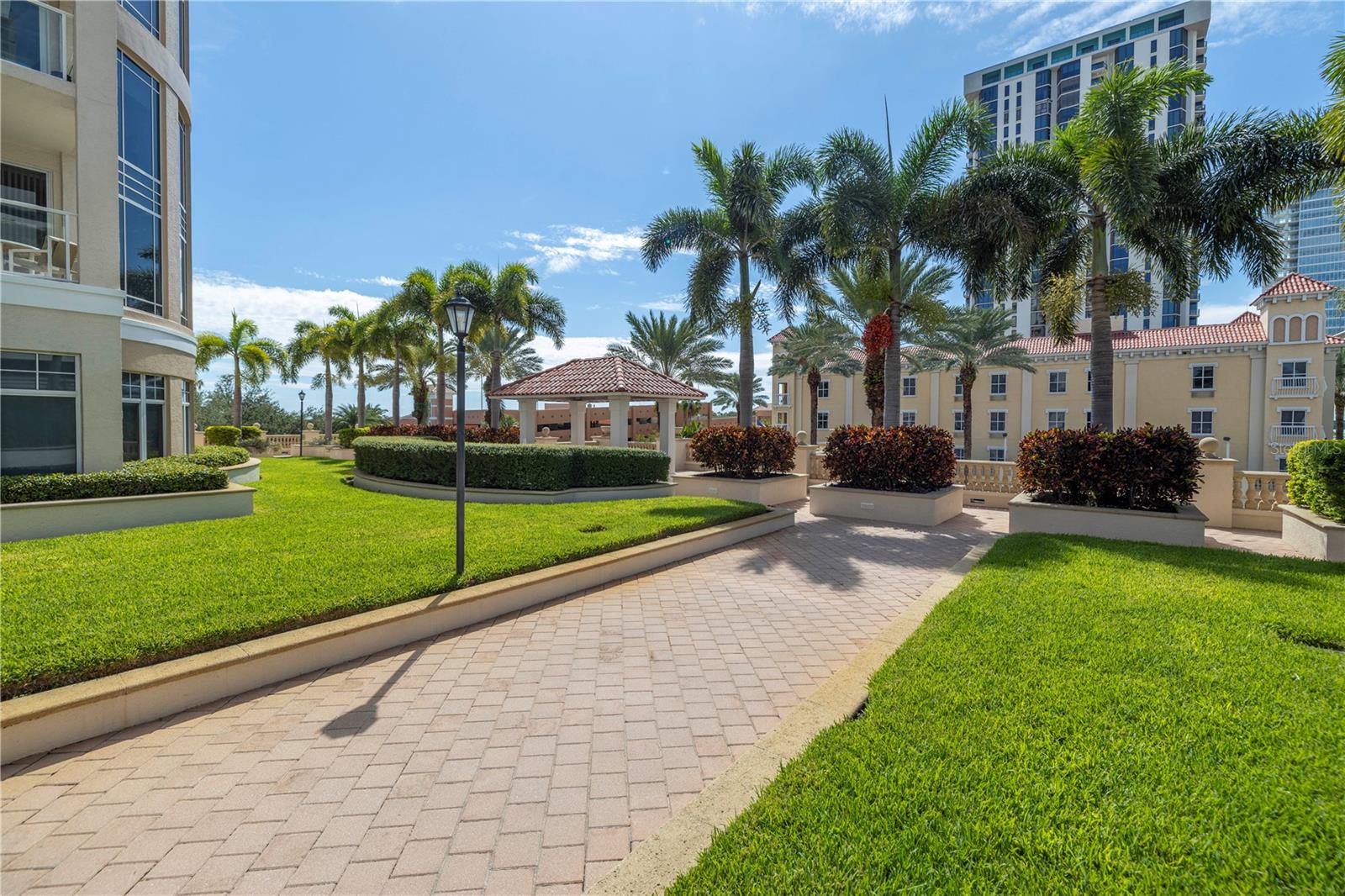 FLORENCIA CONDO - Residential