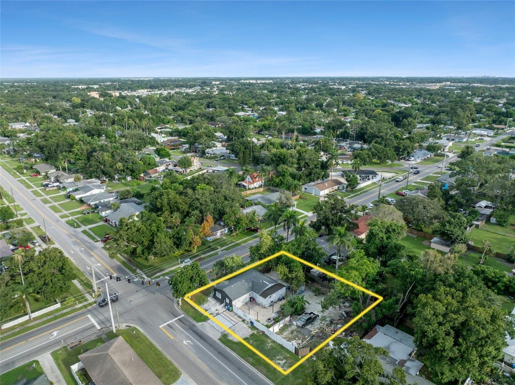 Photo of 1702 26th Street W, Bradenton, FL 34205 (MLS # TB8548480)