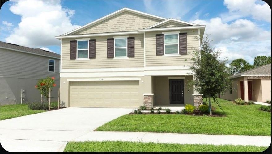 !!! Discover this two-story home in Haines City, Florida. This inviting model offers an elegant design. With over 180 square meters of living space, you'll enjoy the open concept that seamlessly integrates the living room, dining room, and a well-equipped kitchen with an island, creating a bright and airy feel. The property features four bedrooms and two and a half bathrooms. The private master suite, located upstairs, includes an ensuite bathroom with a double vanity, walk-in closet, and shower. The three additional bedrooms are conveniently located near the main foyer, offering privacy and comfort. The home also includes a covered deck, perfect for enjoying the Florida lifestyle, blending indoors and outdoors. Marrion Creek boasts a beautiful community pool and a prime location, close to everything, between Tampa and Orlando. Don't miss the opportunity to live in this beautiful home!