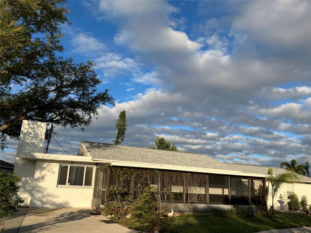 Photo of 4705 Lemon Bay Drive, Venice, FL 34293 (MLS # A4686920)