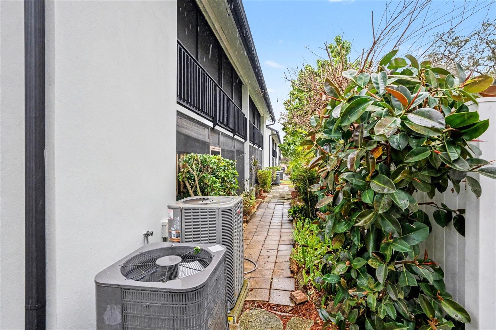 CARROLLWOOD PLACE A CONDOMINIU - Residential