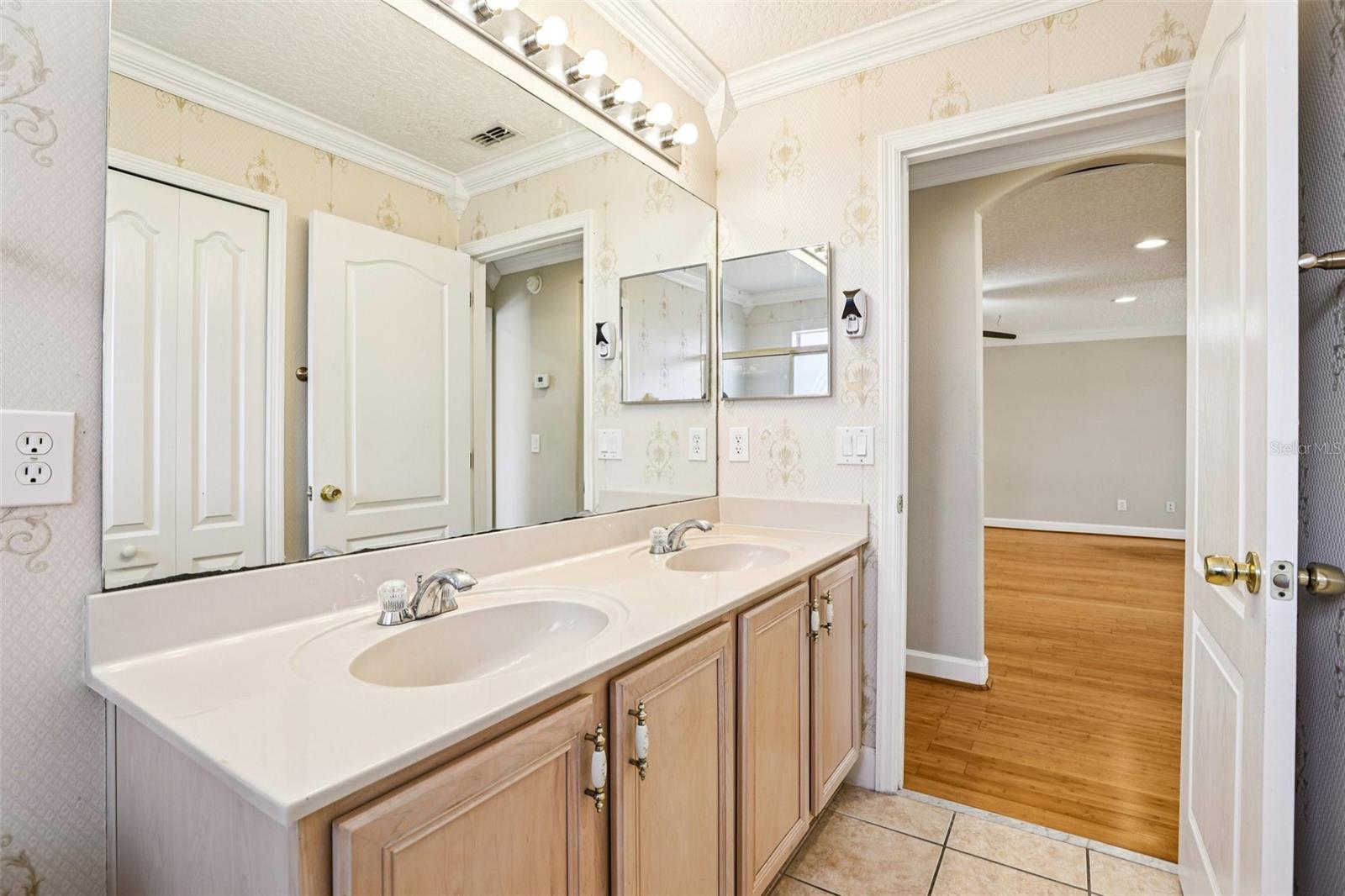 VISTA LAKES VILLAGE N-3 COLONIE - Residential