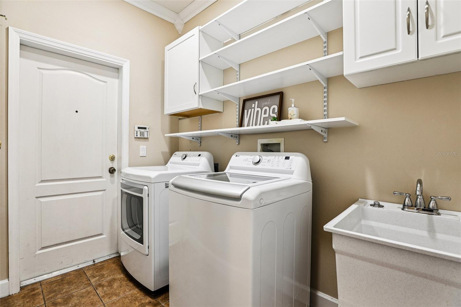 VISTA LAKES VILLAGE N-3 COLONIE - Residential