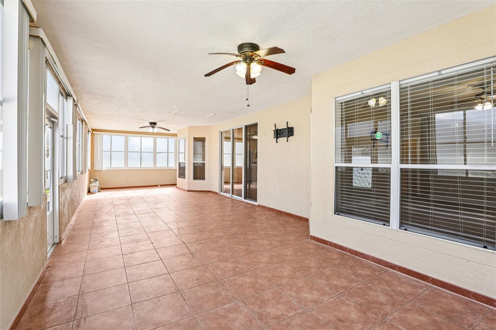 VISTA LAKES VILLAGE N-3 COLONIE - Residential