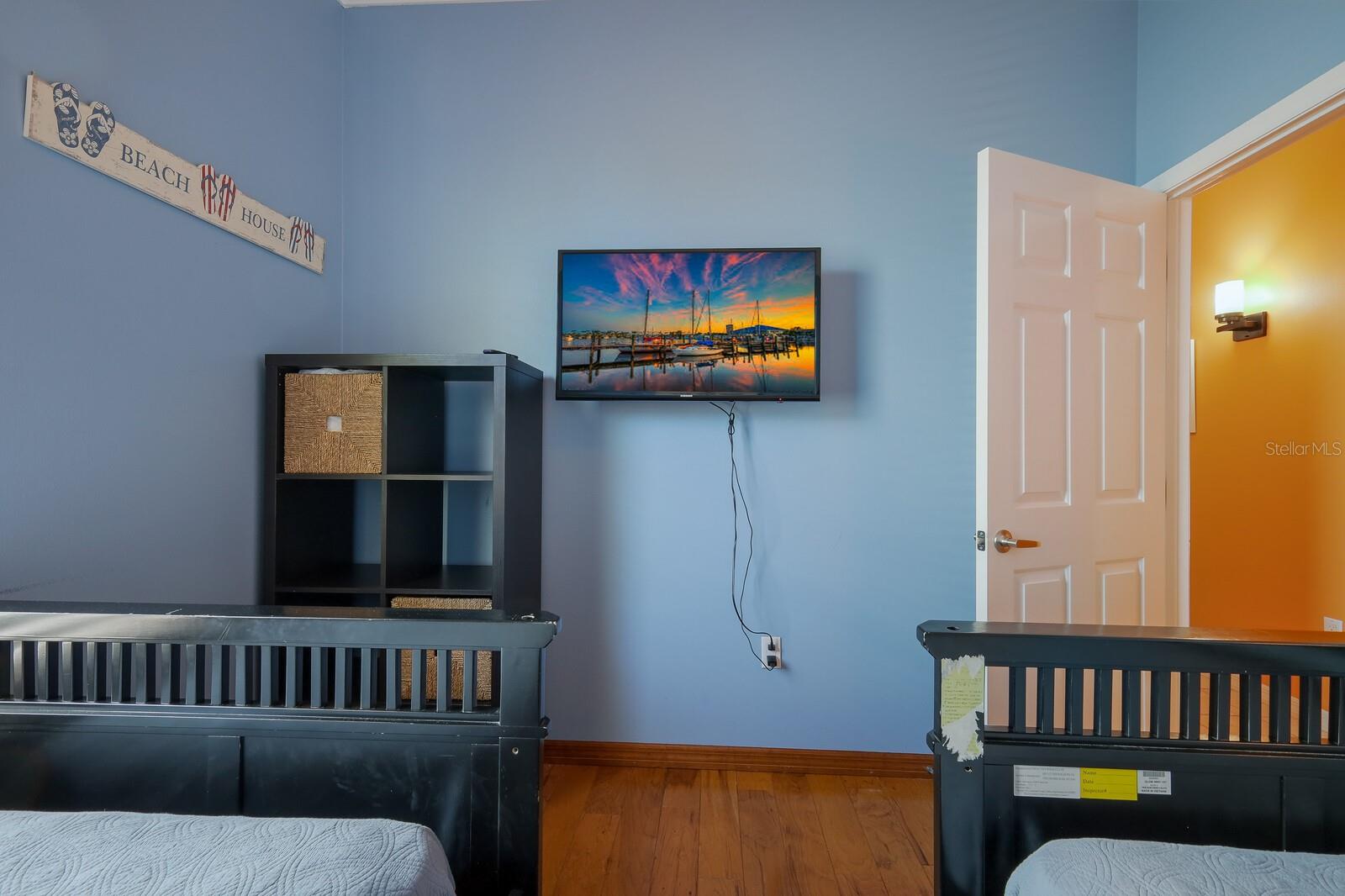 LARDAS UNIT ONE - Residential