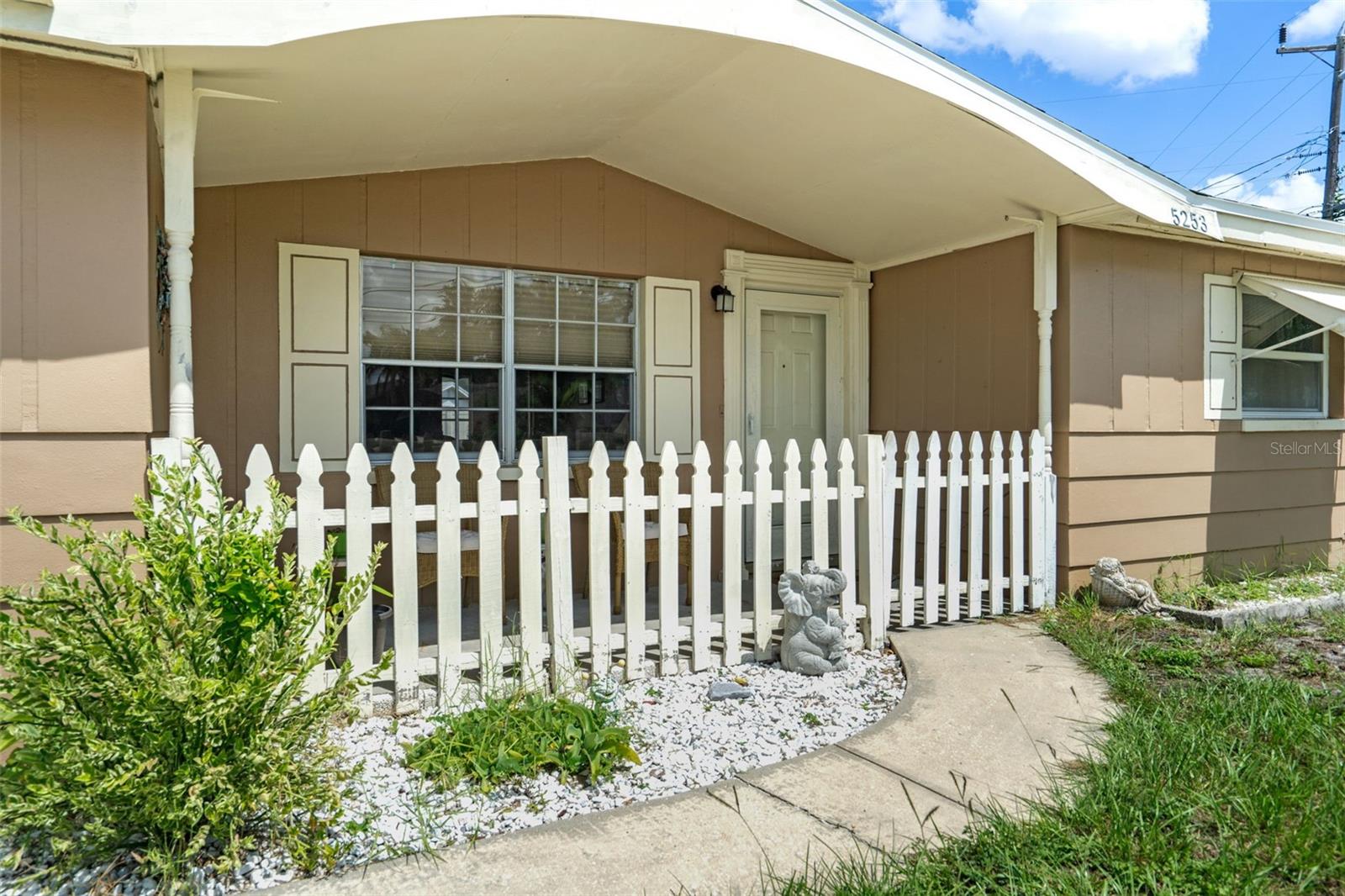 5253 FOREST HILLS DRIVE