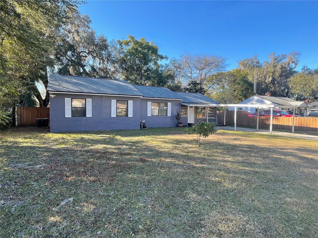 Photo of 706 Mission Drive, Wildwood, FL 34785 (MLS # G5110170)