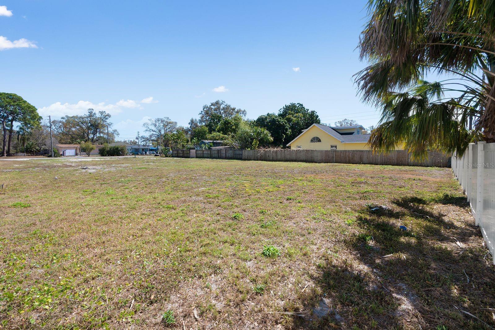 PINELLAS PARK - Land