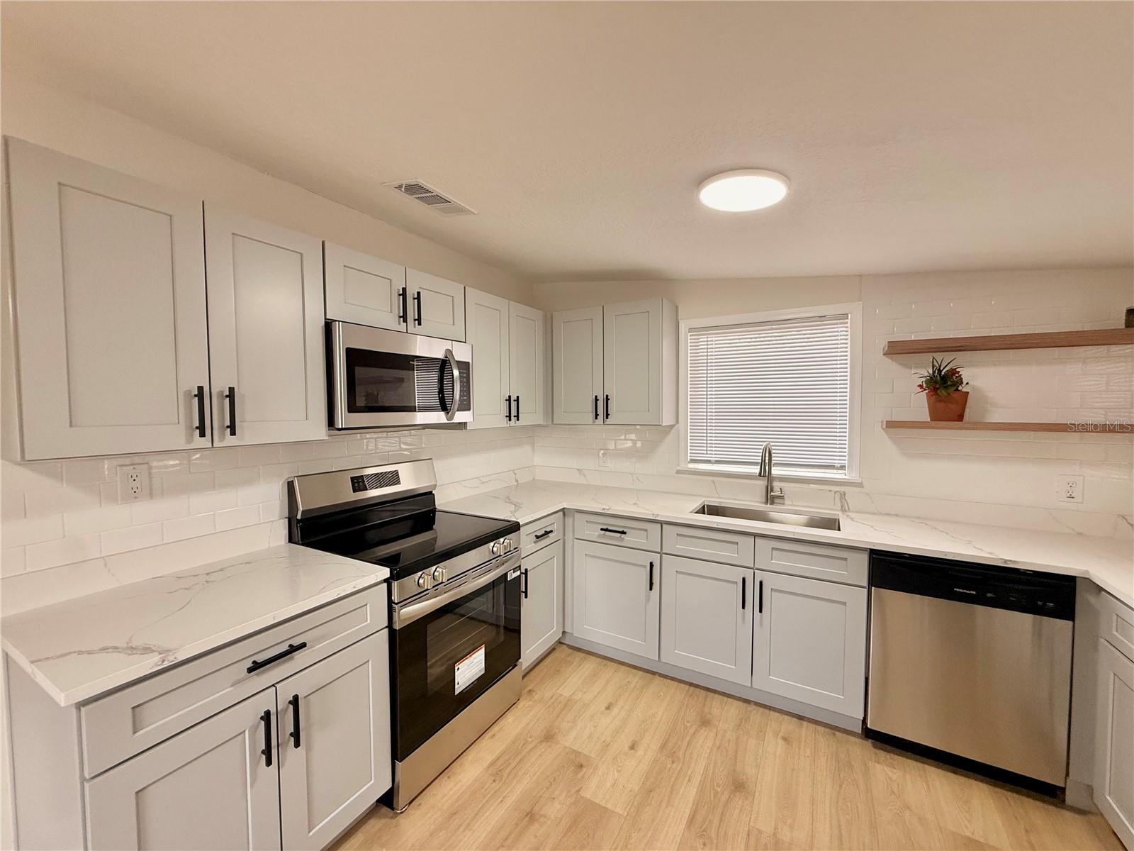 ROYAL ESTATES - Residential