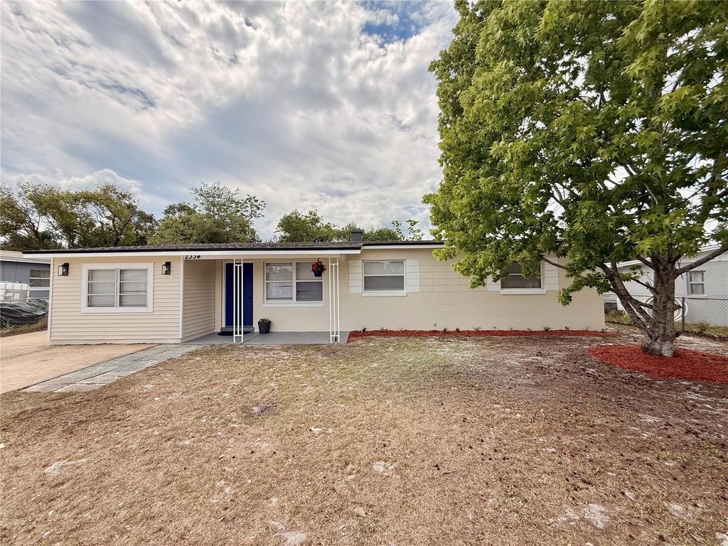 Photo of 2334 Vincent Road, Orlando, FL 32817 (MLS # O6401311)