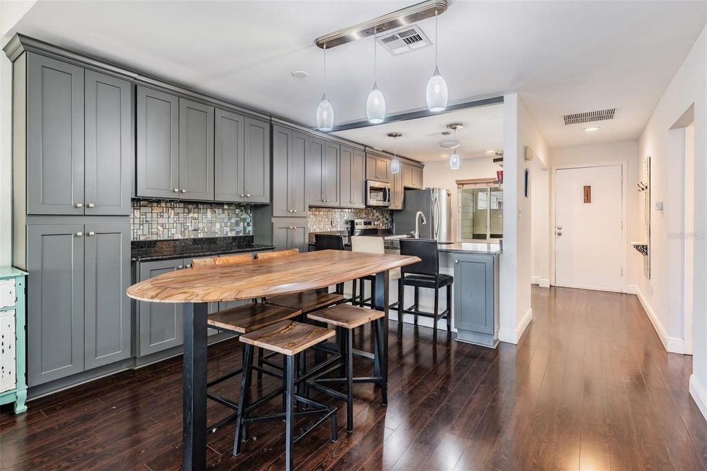 Photo of 637 Drake Lane N, Dunedin, FL 34698 (MLS # TB8492226)