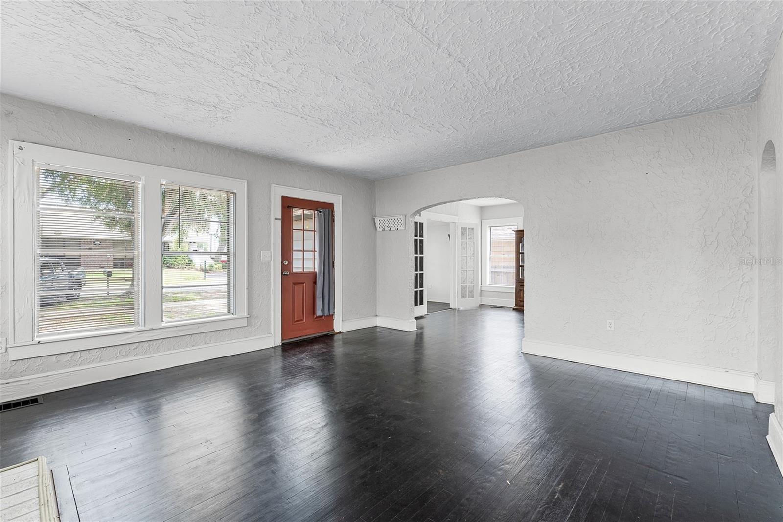25 E PINECREST AVENUE