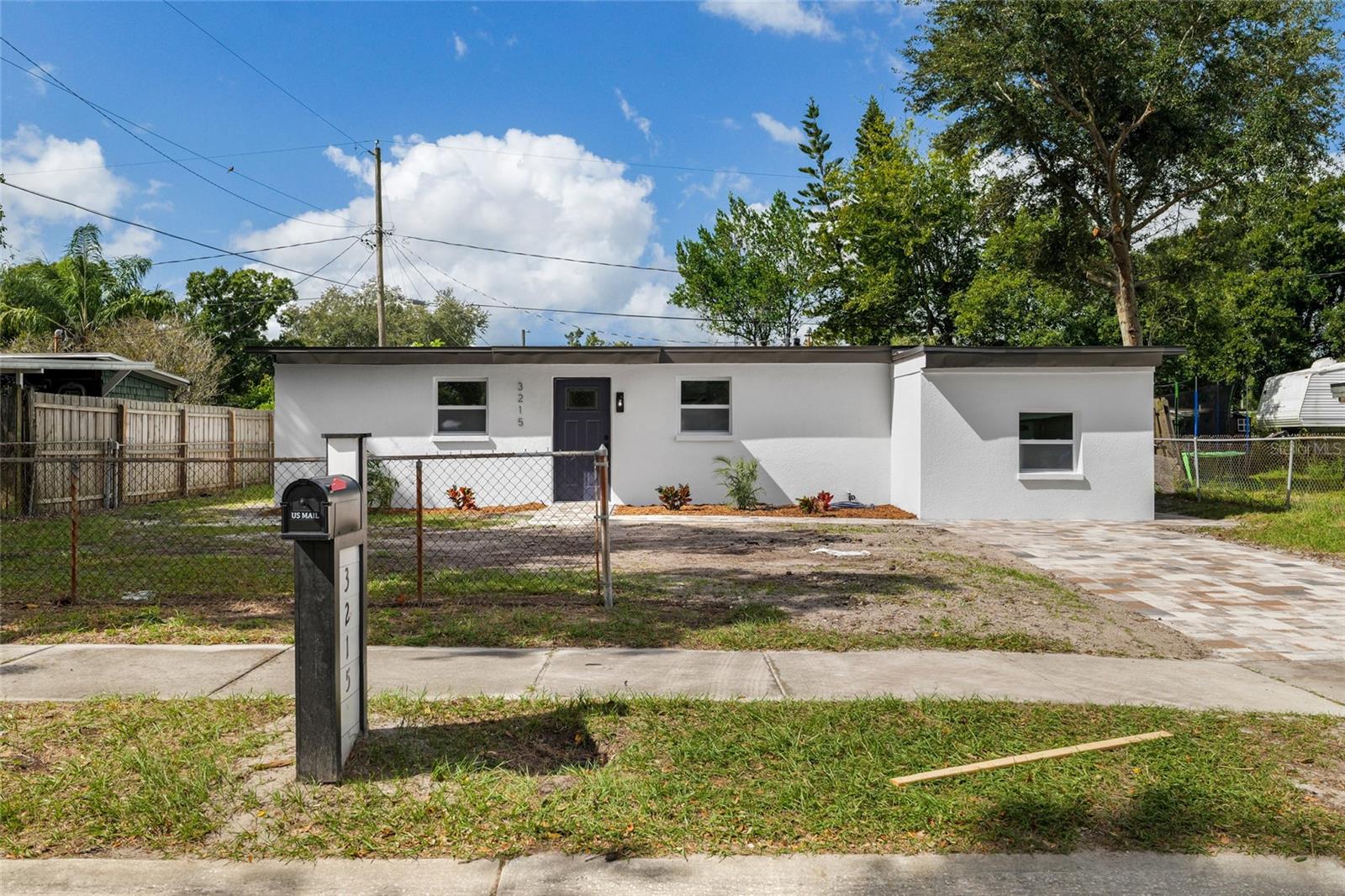 3215 WELBORN WAY