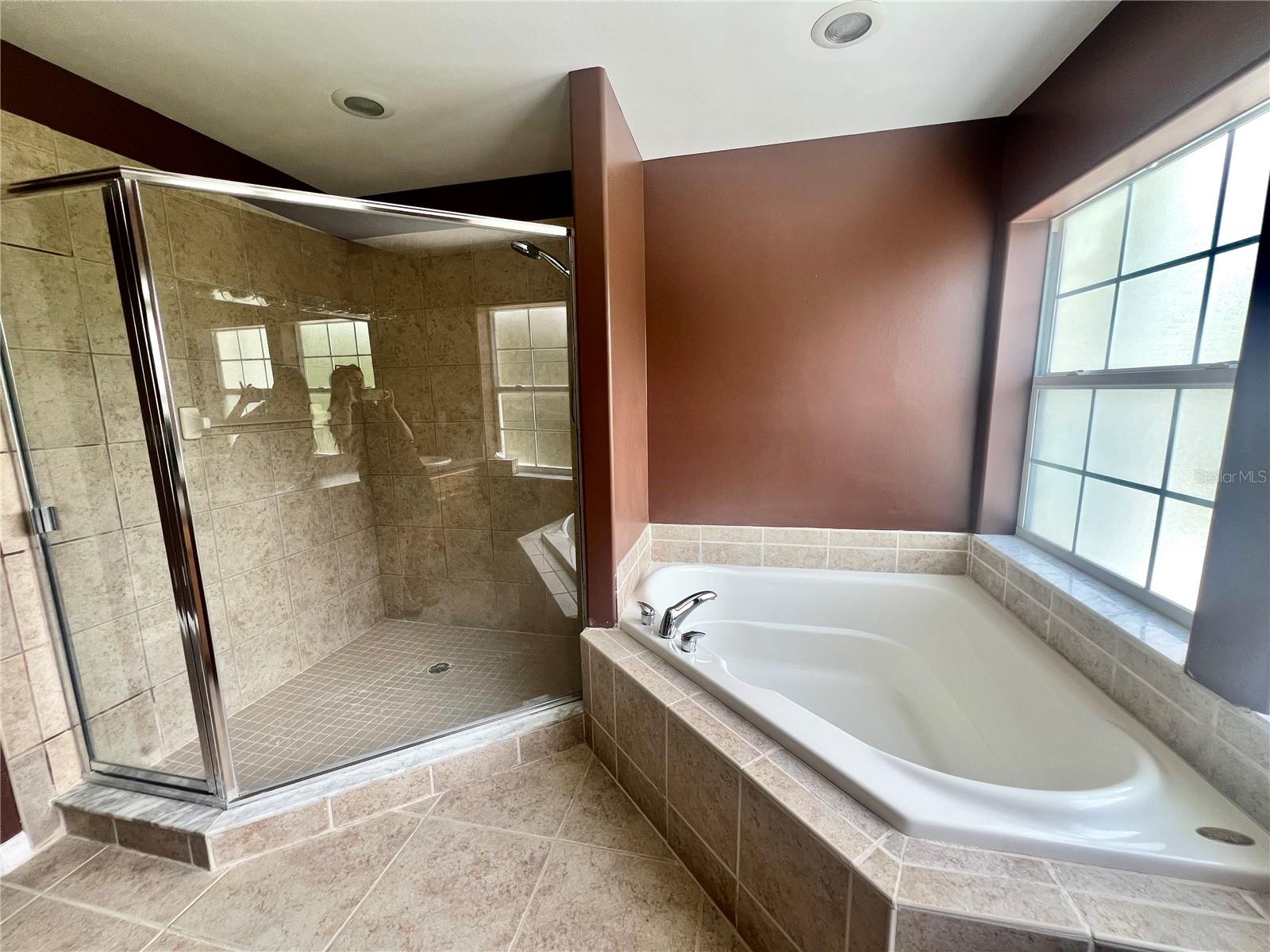 930 WOODBRIDGE CT