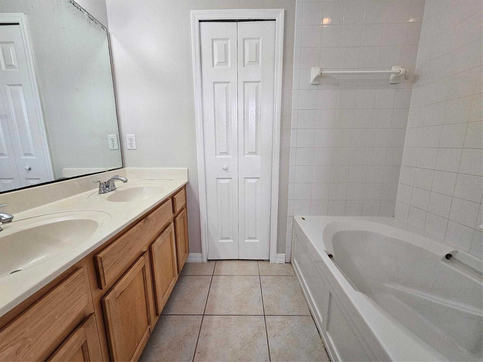 CYPRESS LAKES TWNHMS PH 2 UNIT 2 - Residential Lease