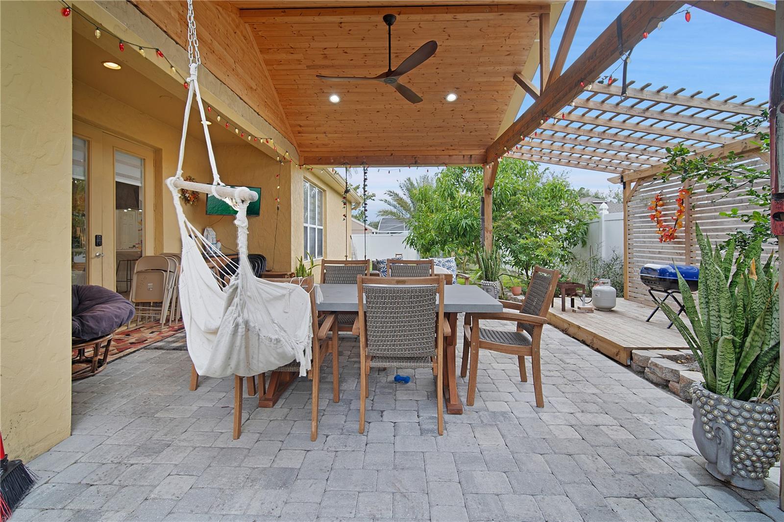 ISLAND POINTE SUB - Residential Lease