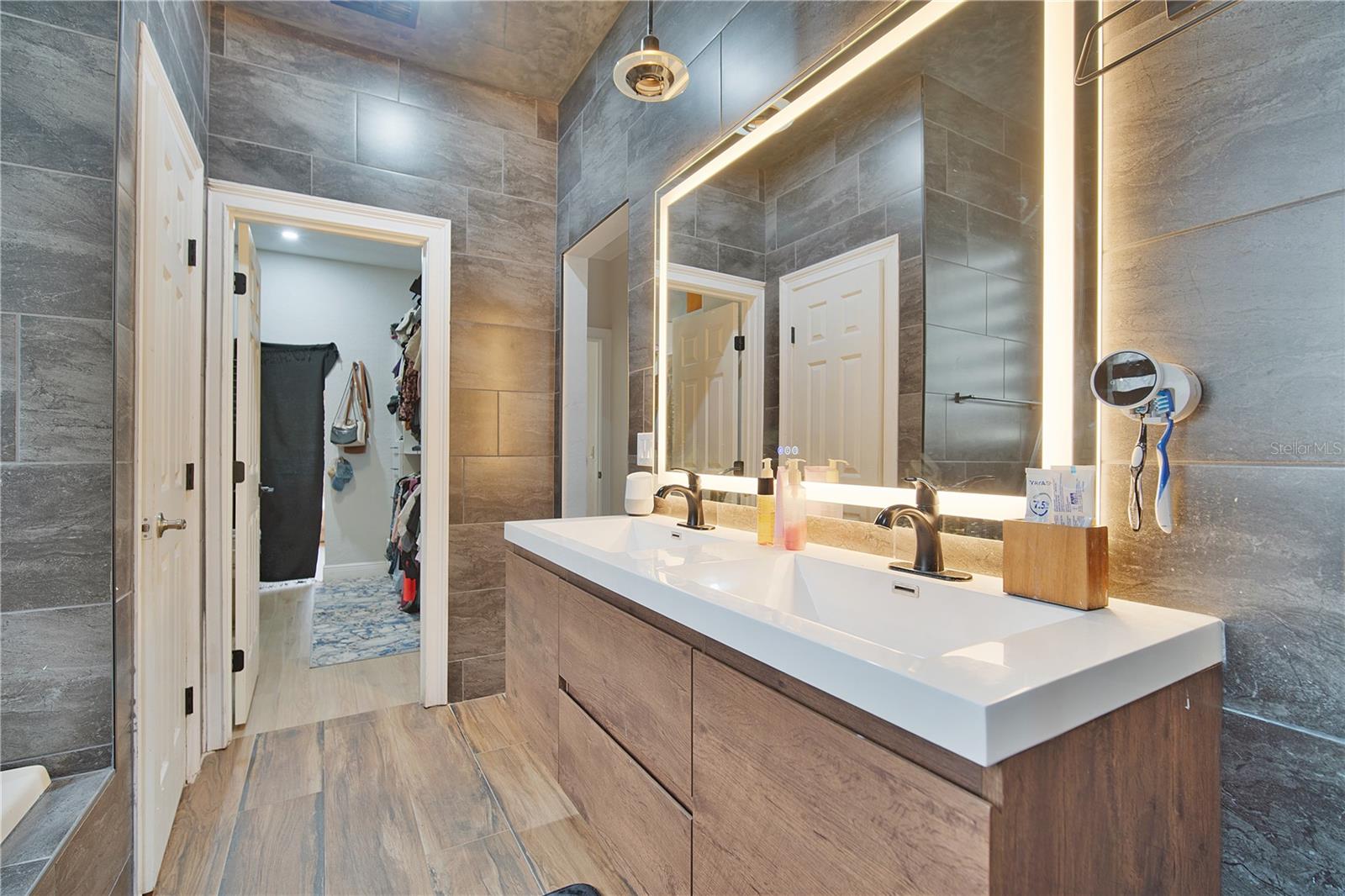 ISLAND POINTE SUB - Residential Lease