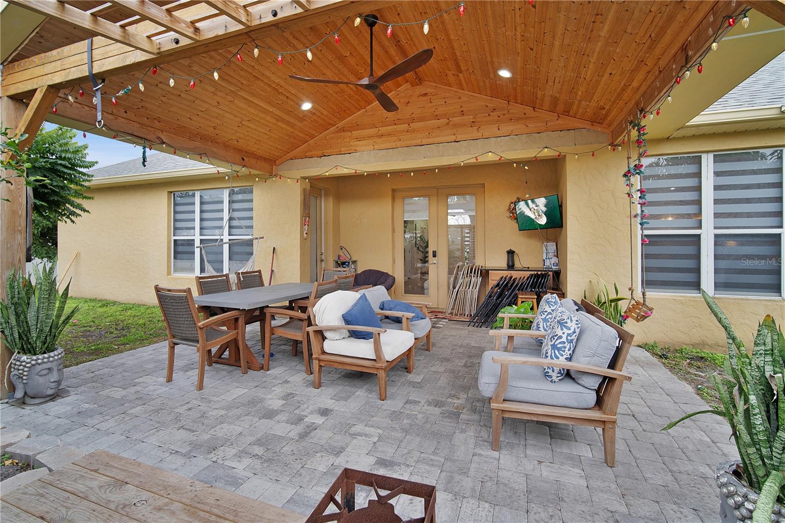 ISLAND POINTE SUB - Residential Lease