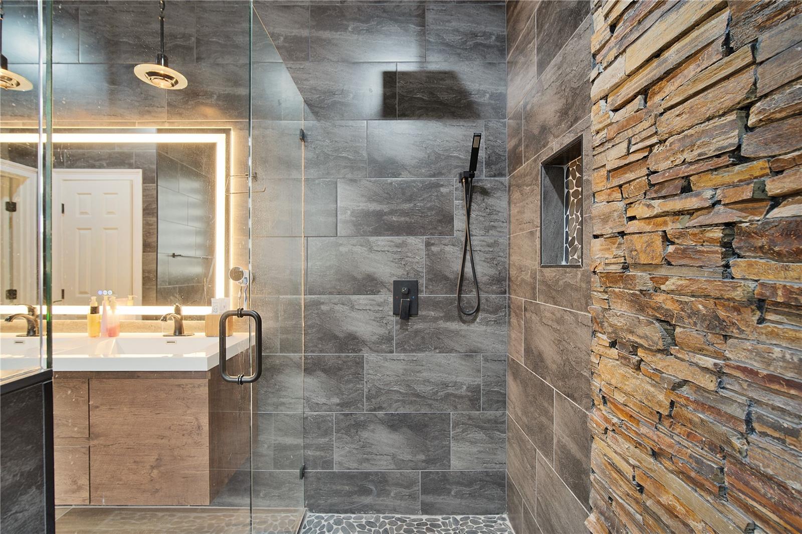 ISLAND POINTE SUB - Residential Lease