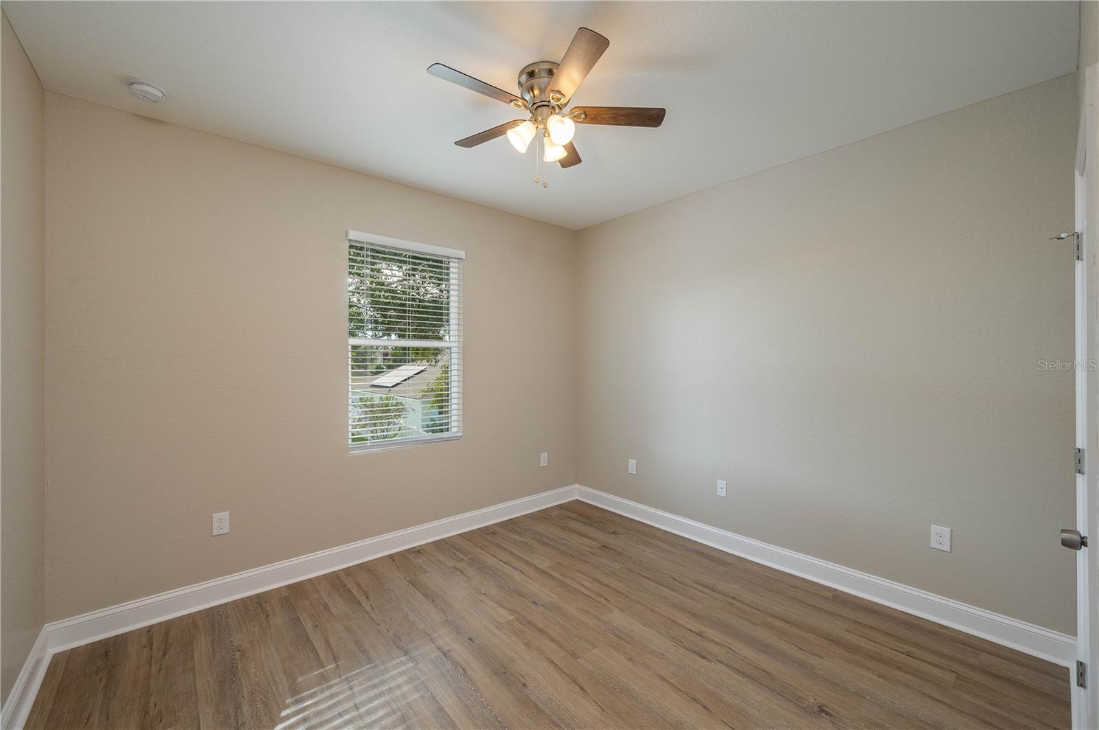 OAKS AT LAKE PARKER - Residential Lease