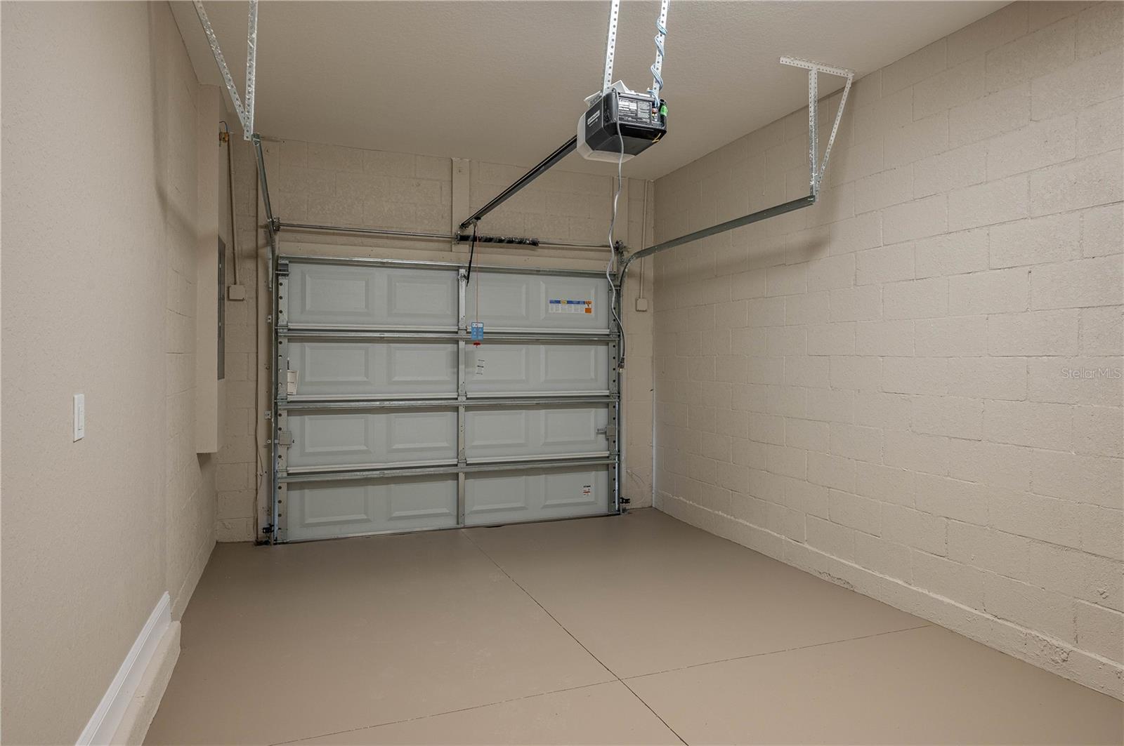 OAKS AT LAKE PARKER - Residential Lease