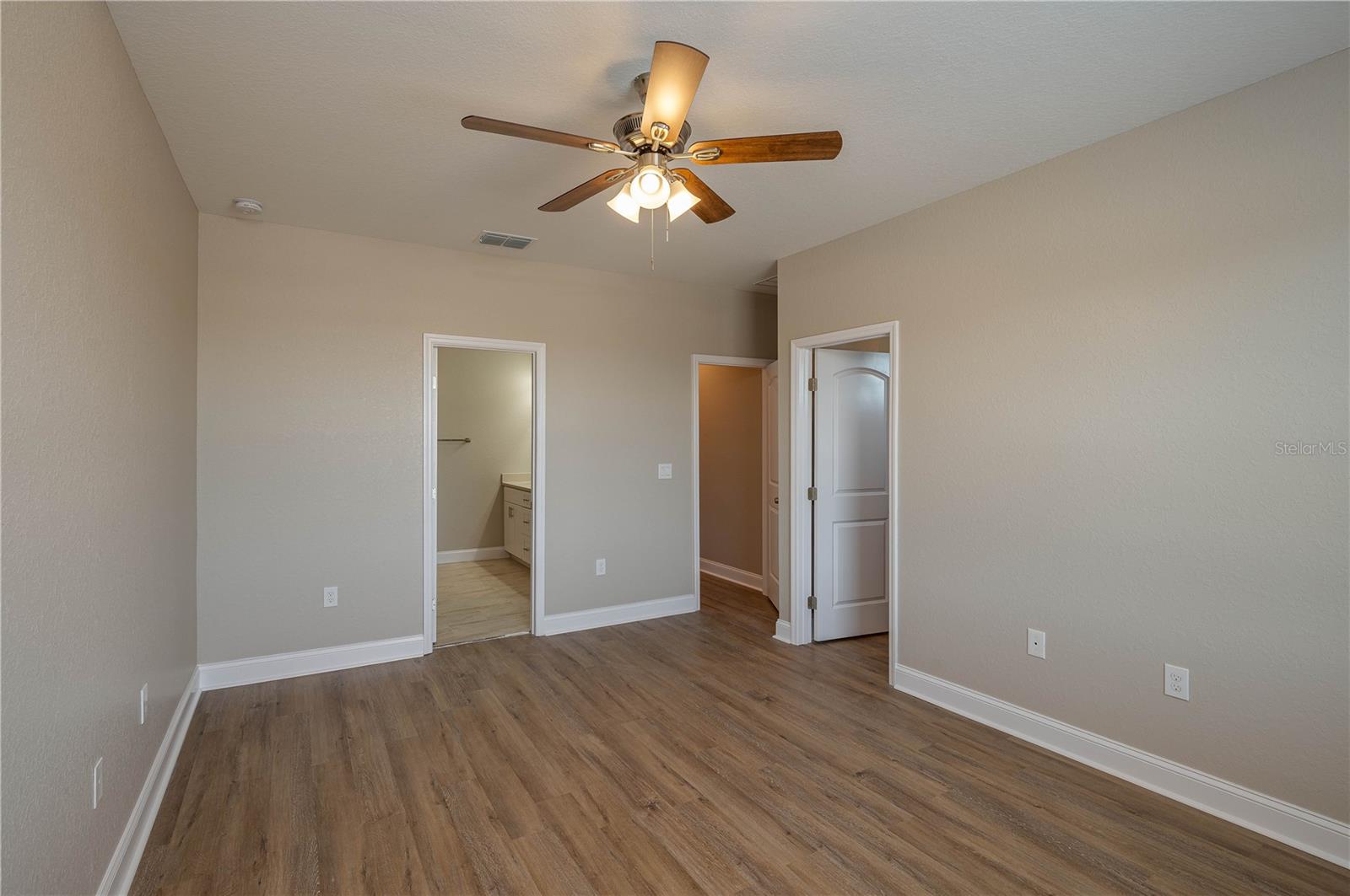 OAKS AT LAKE PARKER - Residential Lease