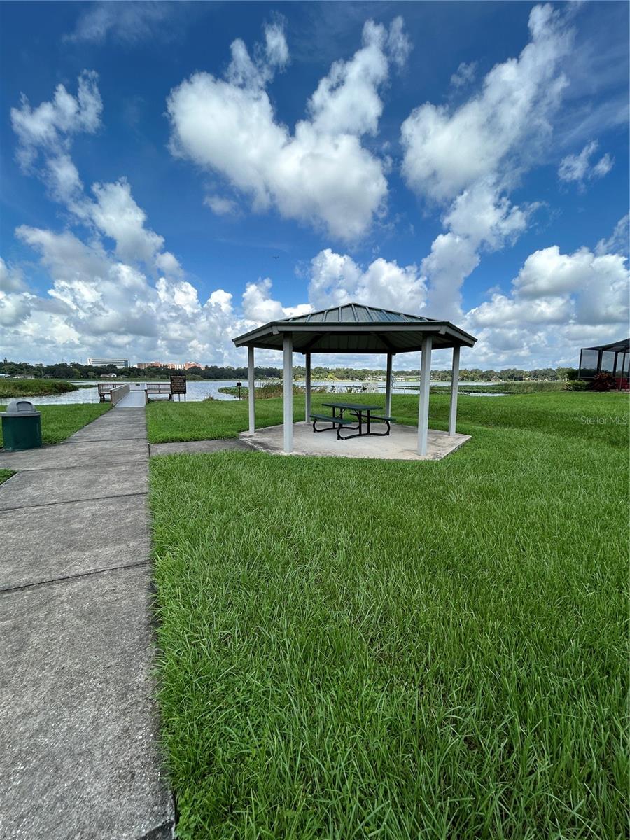 OAKS AT LAKE PARKER - Residential Lease