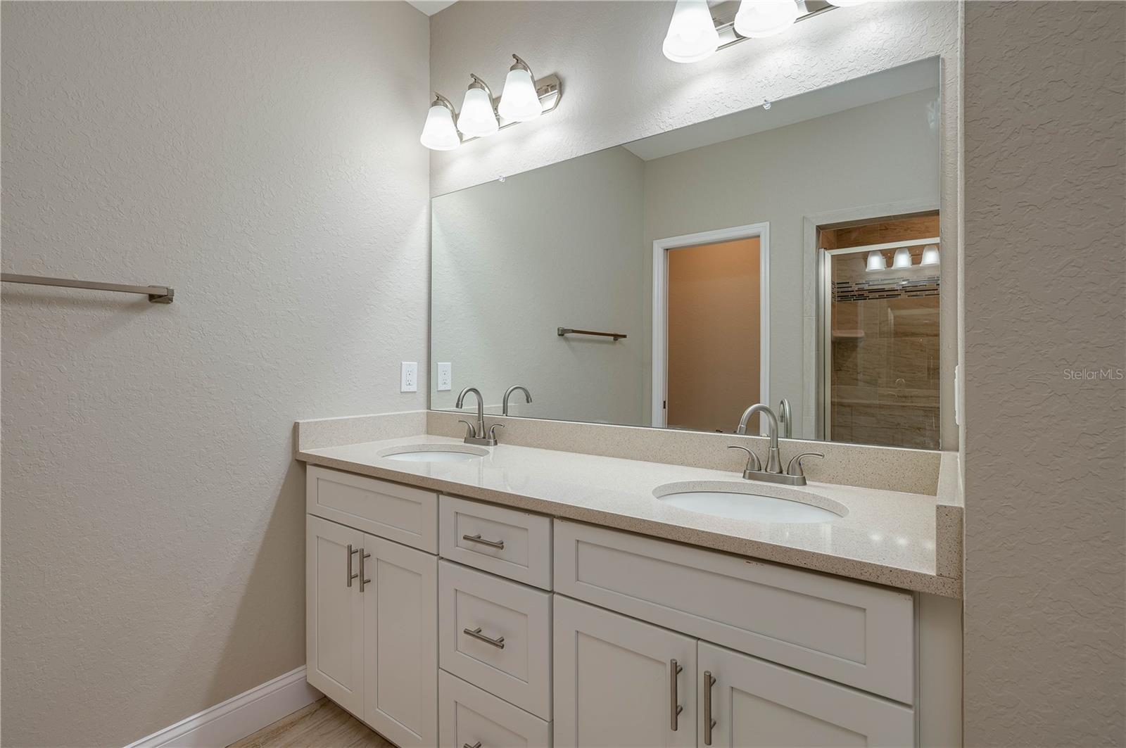 OAKS AT LAKE PARKER - Residential Lease