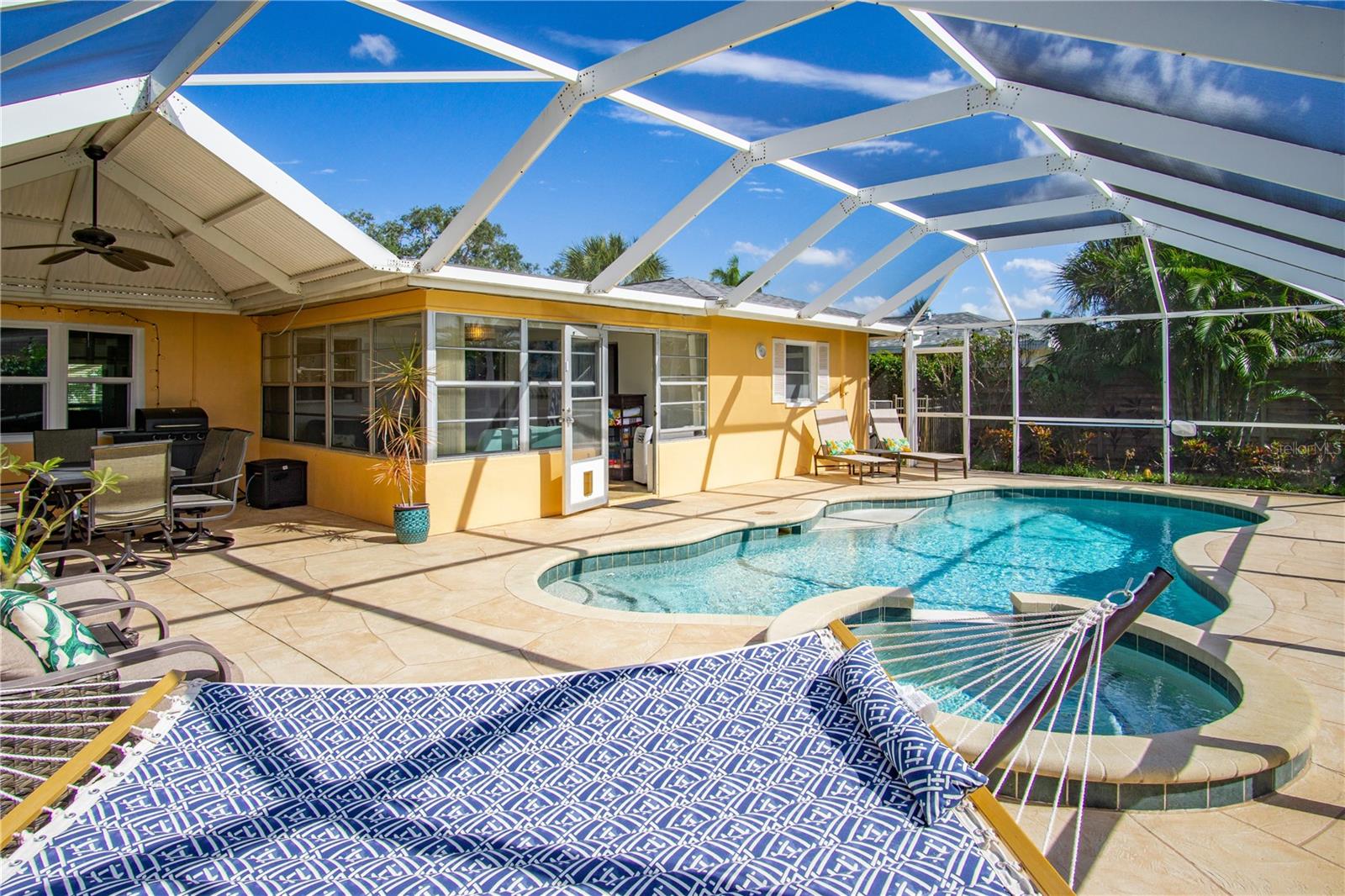 VILLAGE GREEN OF BRADENTON - Residential