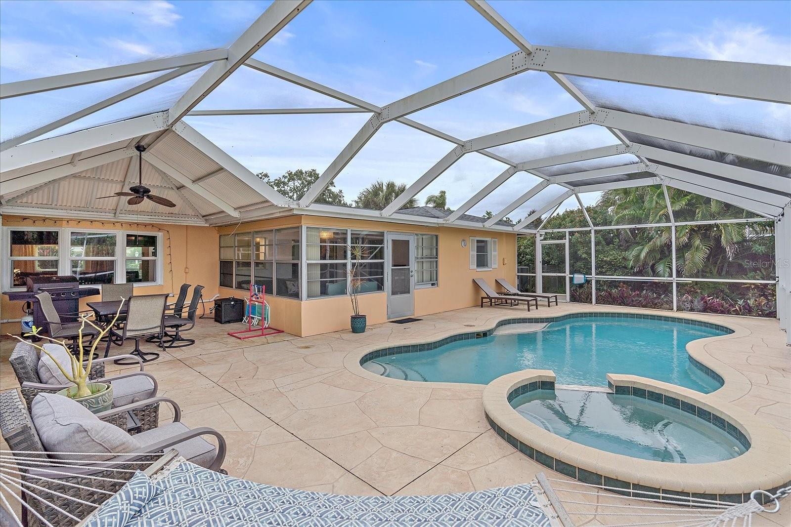 VILLAGE GREEN OF BRADENTON - Residential