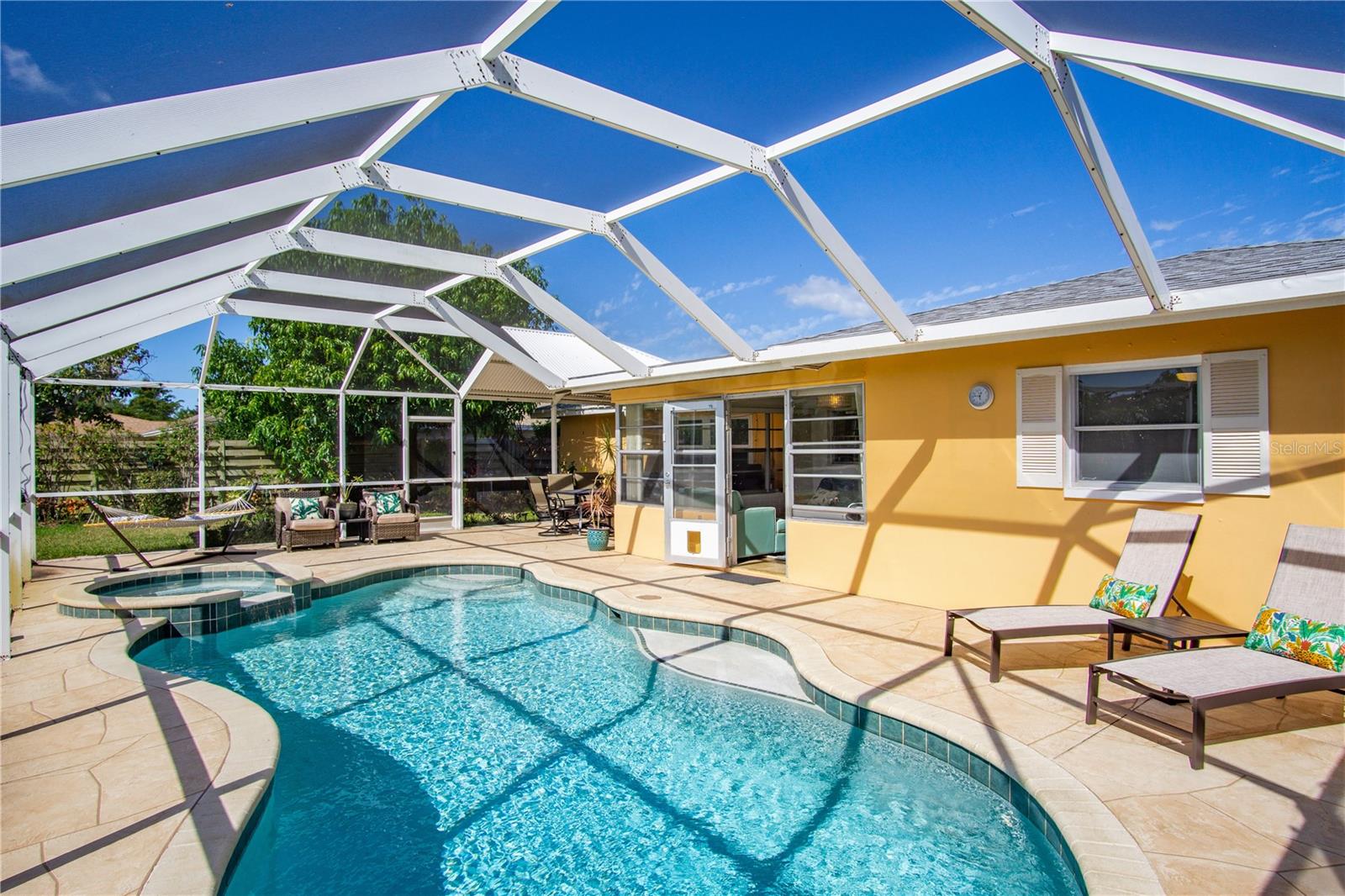 VILLAGE GREEN OF BRADENTON - Residential