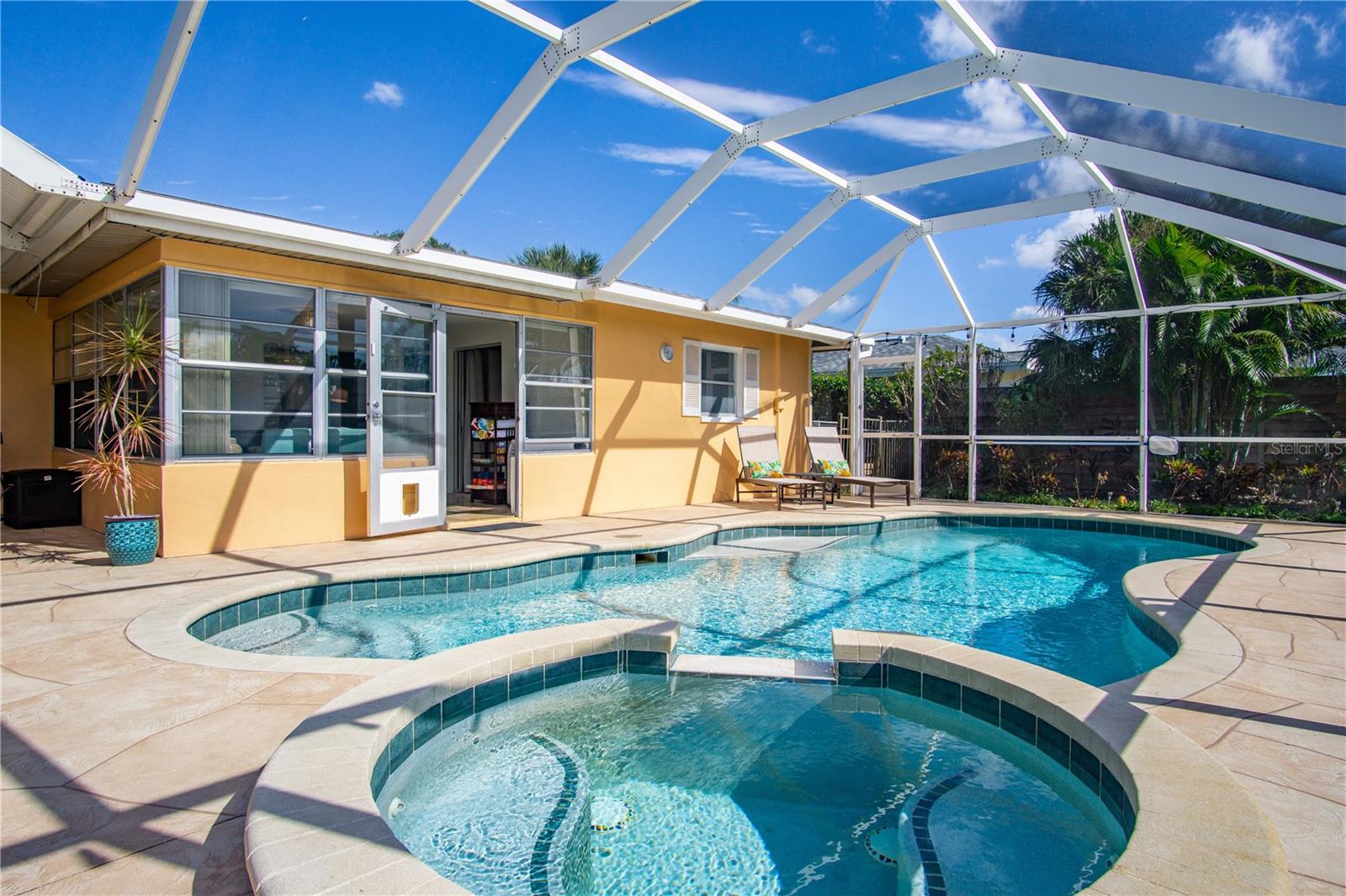 VILLAGE GREEN OF BRADENTON - Residential