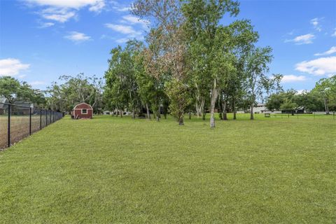 A home in LAKELAND