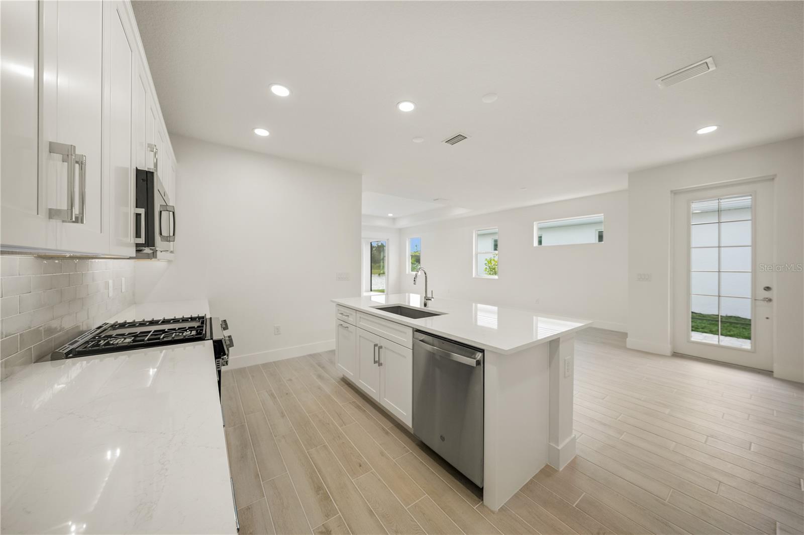 9533 LUNAR DOVE COURT