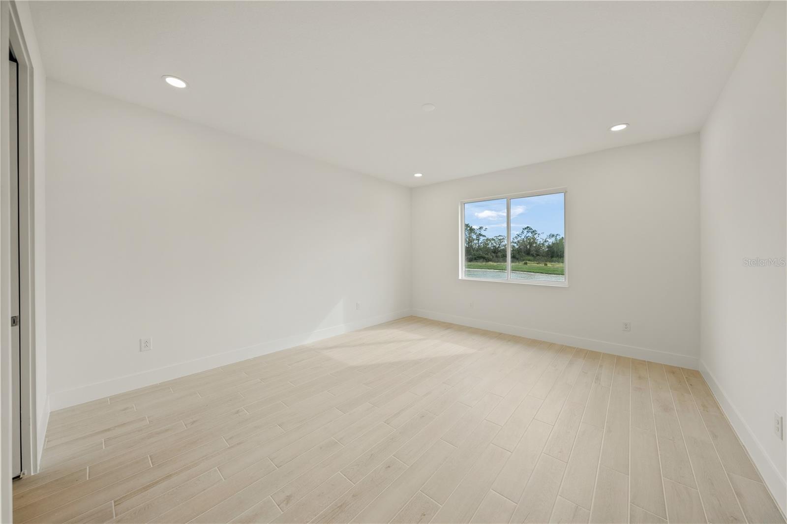 SHELLSTONE AT WATERSIDE - Residential