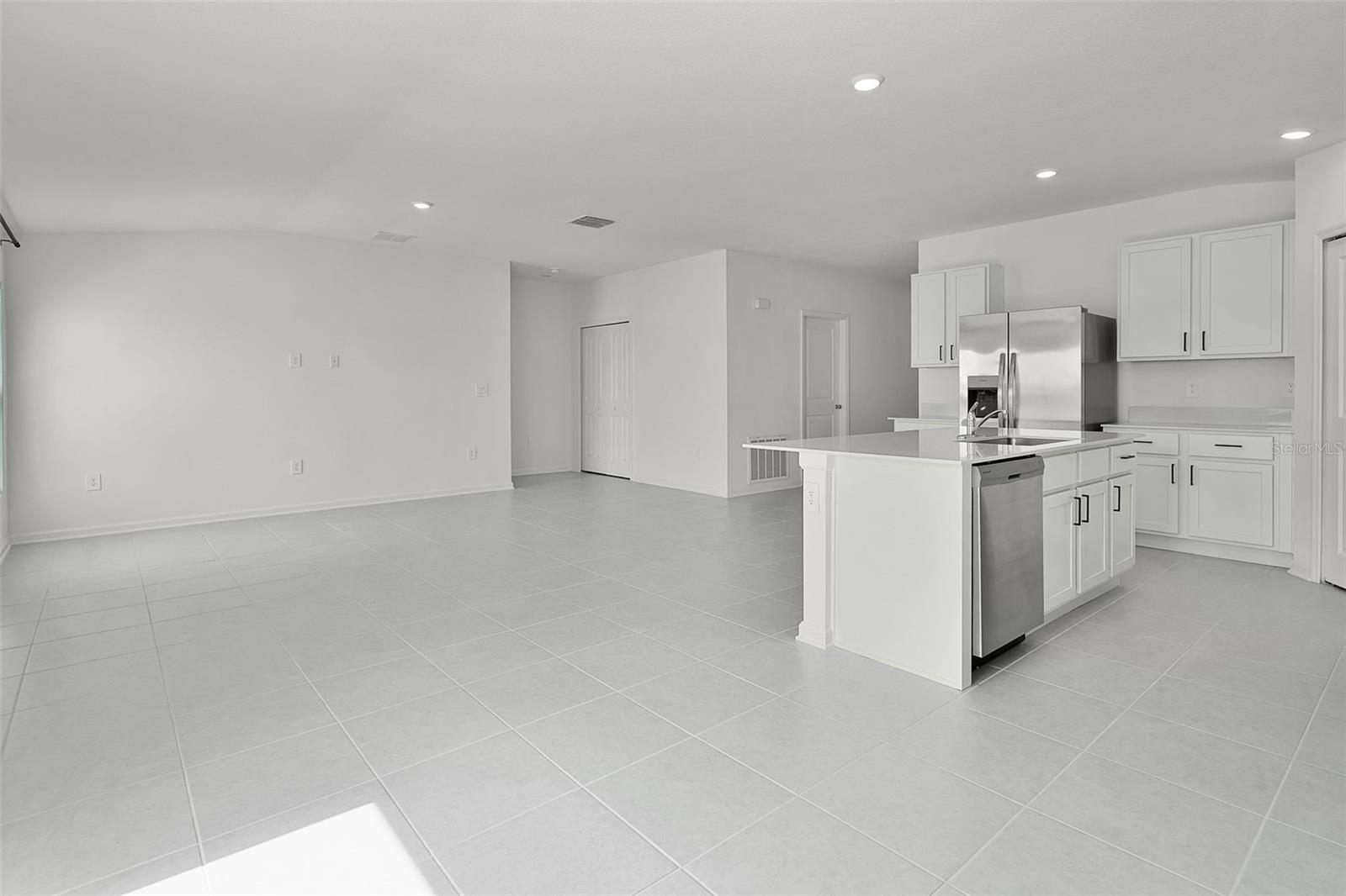 RANCHES/LK MCLEOD III - Residential Lease