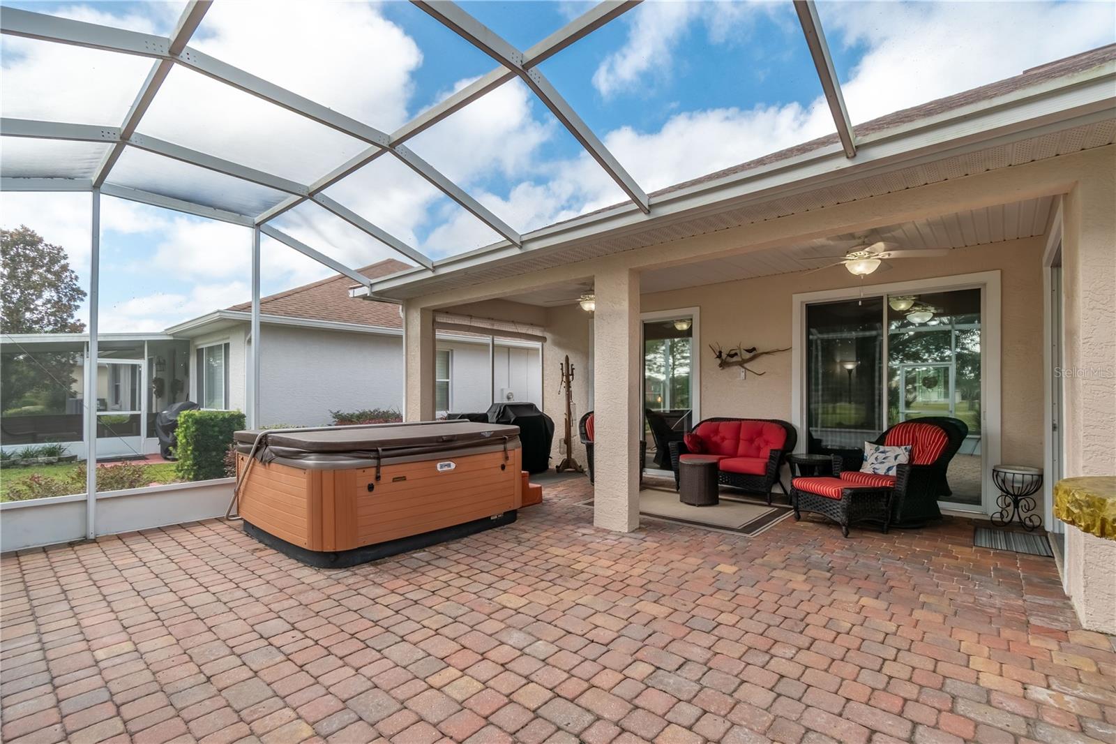 ON TOP OF THE WORLD - Residential