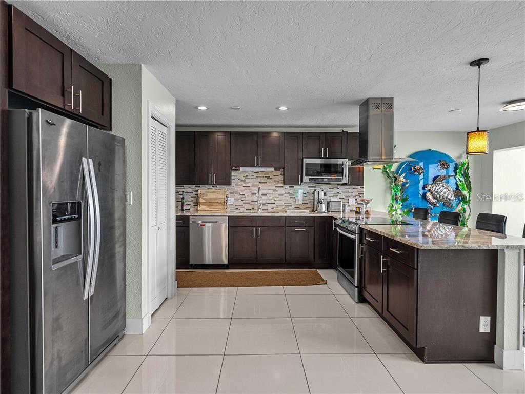 SKY HARBOUR CONDO APTS - Residential Lease